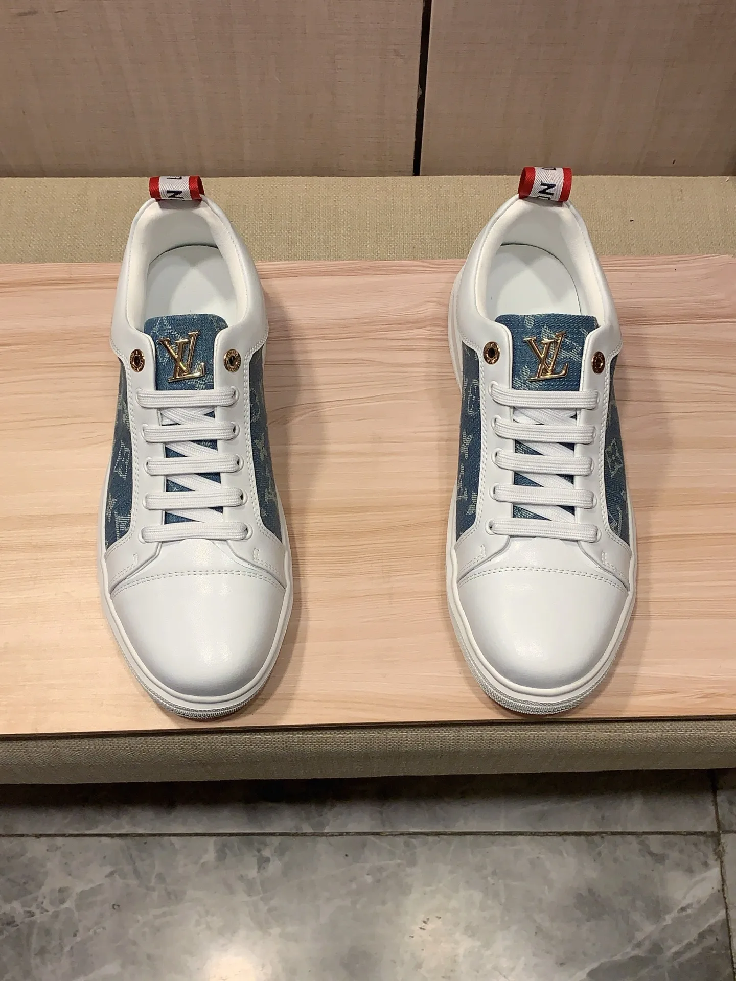 Men's Men's Shoes 💰420💰💰🎩🎩[Lightning][Lightning] "Lv*" The latest and most popular casual shoes, top brands [Seduce] Luxury ~ Purchasing Agency, Top ~ Quality. [Strong] The upper is made of imported breathable cowhide with material ➕ breathable sheepskin feet (•) and fine workmanship. The original stylish and stylish soft rubber wear-resistant and non-slip outsole is light and comfortable on the feet. The real thing looks better when photographed in person. 111: code: 38-44, 3️⃣ colors selected